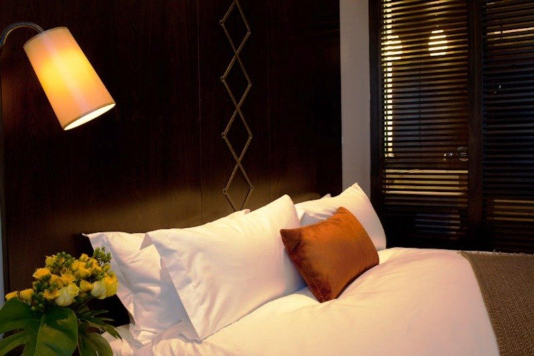 Sofitel Montevideo Casino Carrasco & Spa Eksteriør bilde A bed with pillows