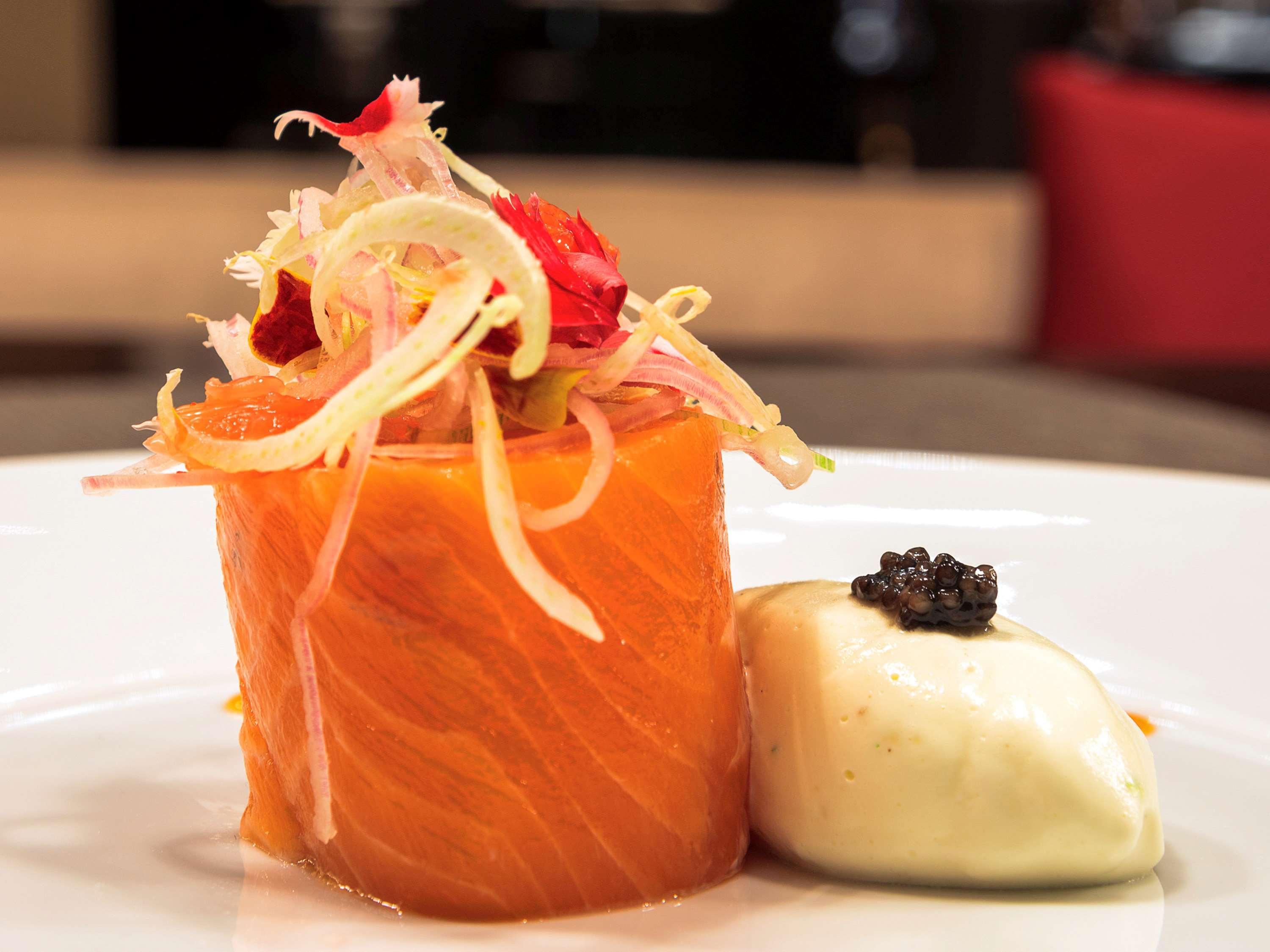 Sofitel Montevideo Casino Carrasco & Spa Eksteriør bilde Salmon tartar
