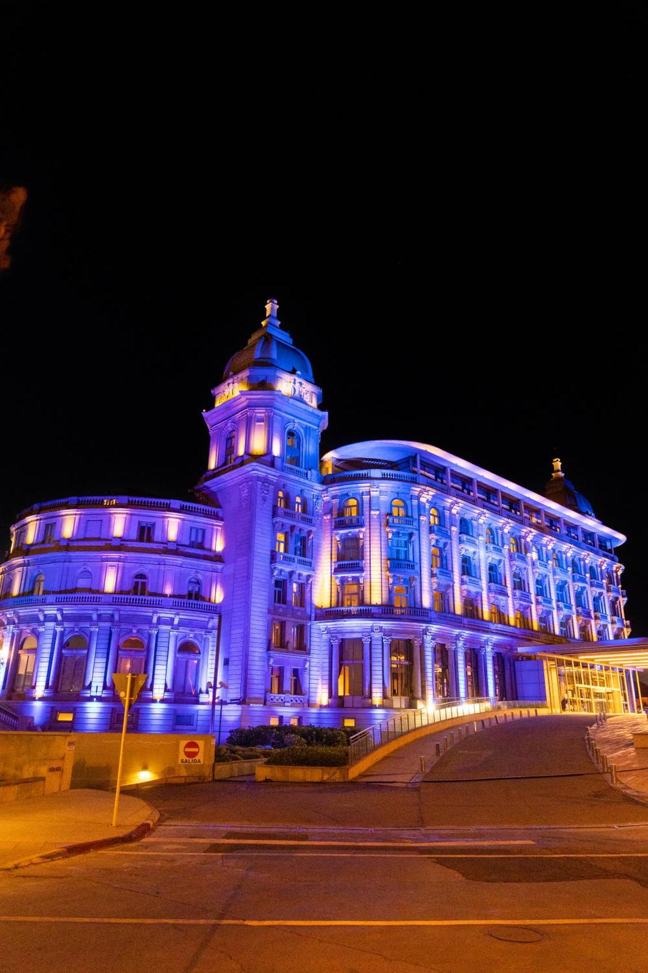 Sofitel Montevideo Casino Carrasco & Spa Eksteriør bilde The hotel at night